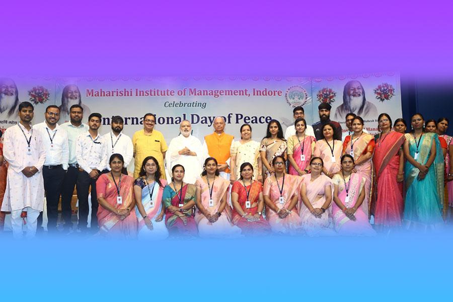 International Day of Peace and the commencement of the academic session of Maharishi Institute of Management, Indore. Padmashree Dr. Janak Palta Magligan was the chief guest of the programme and international poet Professor Rajeev Sharma and Dr. Rajeev Dixit DCDC, Devi Ahilya University were the special guests. 